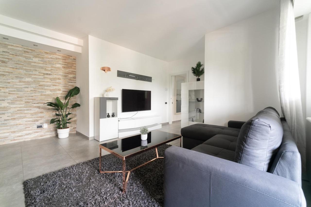 Oasis Luxury - A.C/Terrace/2Bedrooms بيرغامو المظهر الخارجي الصورة